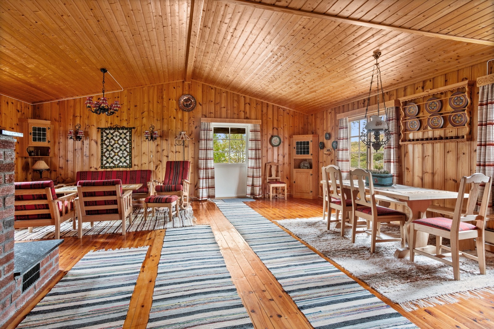 Utgang fra stuen til østvendt terrasse på 19 m2 Galleribilde