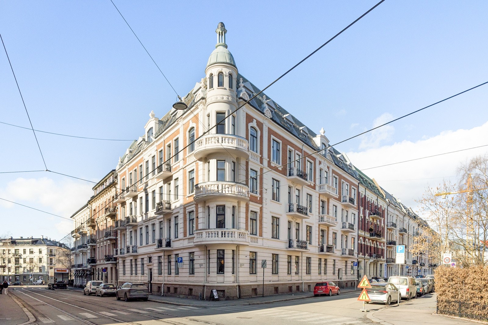 Fasade - Nydelig hjørnegård sentralt ved Elisenberg Galleribilde