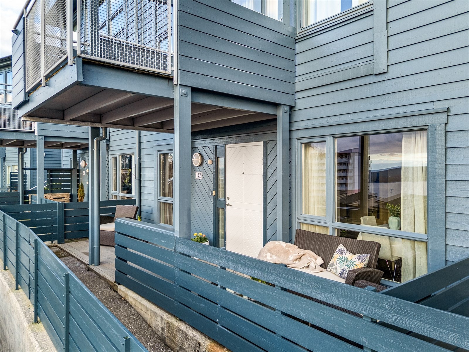 Rekkverk på terrasse ble i 2019 oppgradert. Galleribilde