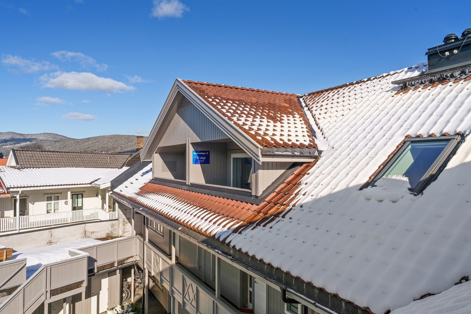 Leiligheten ligger i et etablert boligområde på Sandsværmoen, et svært attraktivt boområde. Galleribilde