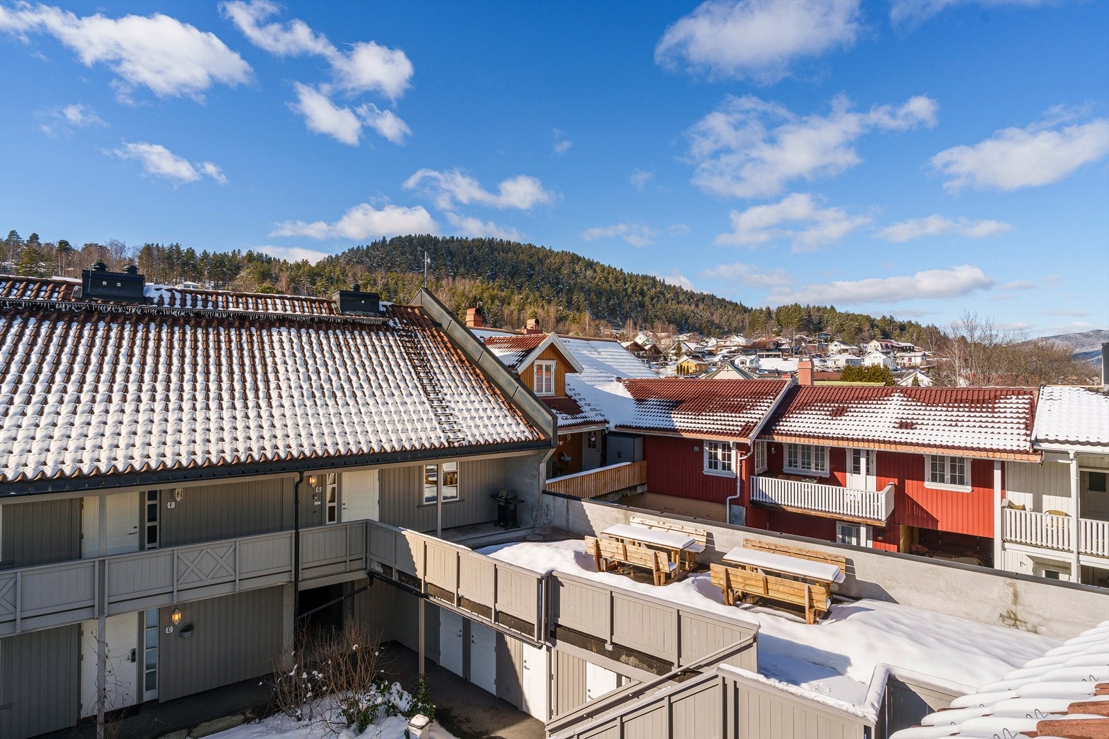 Med sine gode servicetilbud, nærhet til skoler og et mangfold av fritidsaktiviteter og severdigheter, tilbyr Sandværmoen alt man måtte trenge i hverdagen. Velkommen til visning! Galleribilde