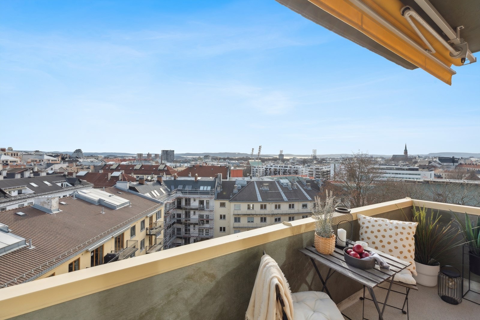 DNB Eiendom v/Håkon Leknes presenterer Colletts gate 15 D - En attraktiv 3-roms selveier med panoramautsikt over Oslo by. Galleribilde