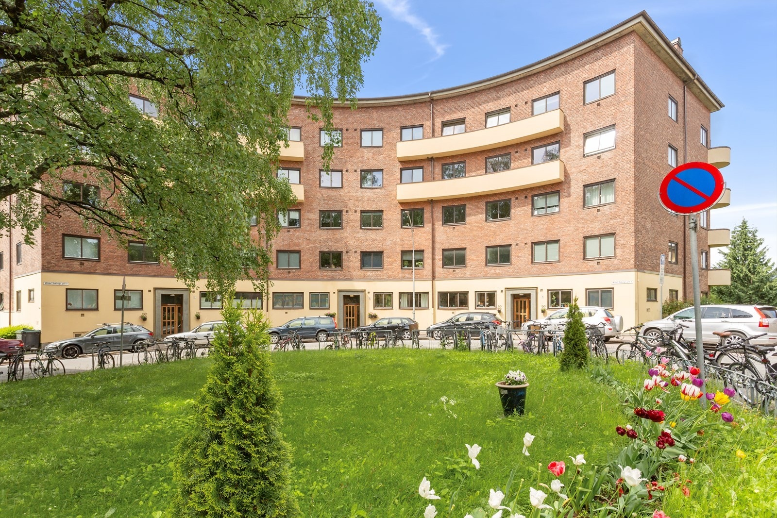 Leiligheten ligger på Doblougløkka som er et stille og vakkert sted, beliggende på en høyde mellom Bislett og St. Hanshaugen i rolige omgivelser. Galleribilde