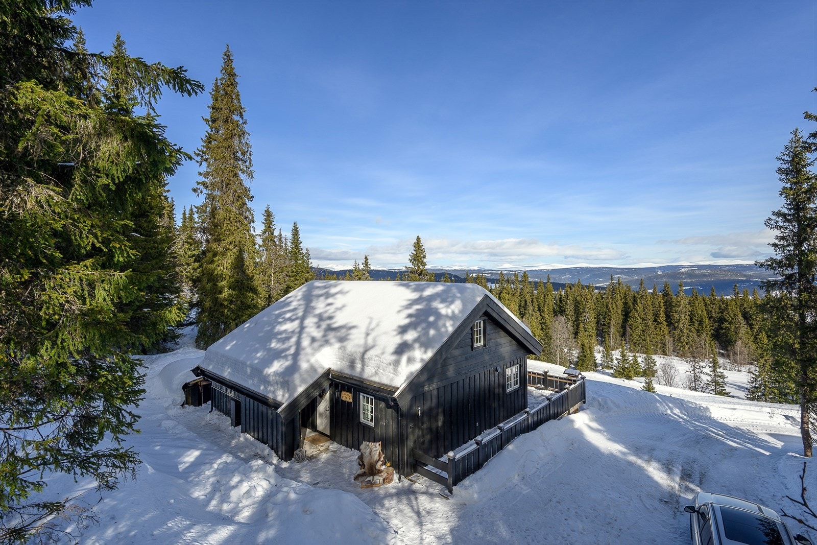 Flott beliggende hytte med parkering på egen grunn Galleribilde