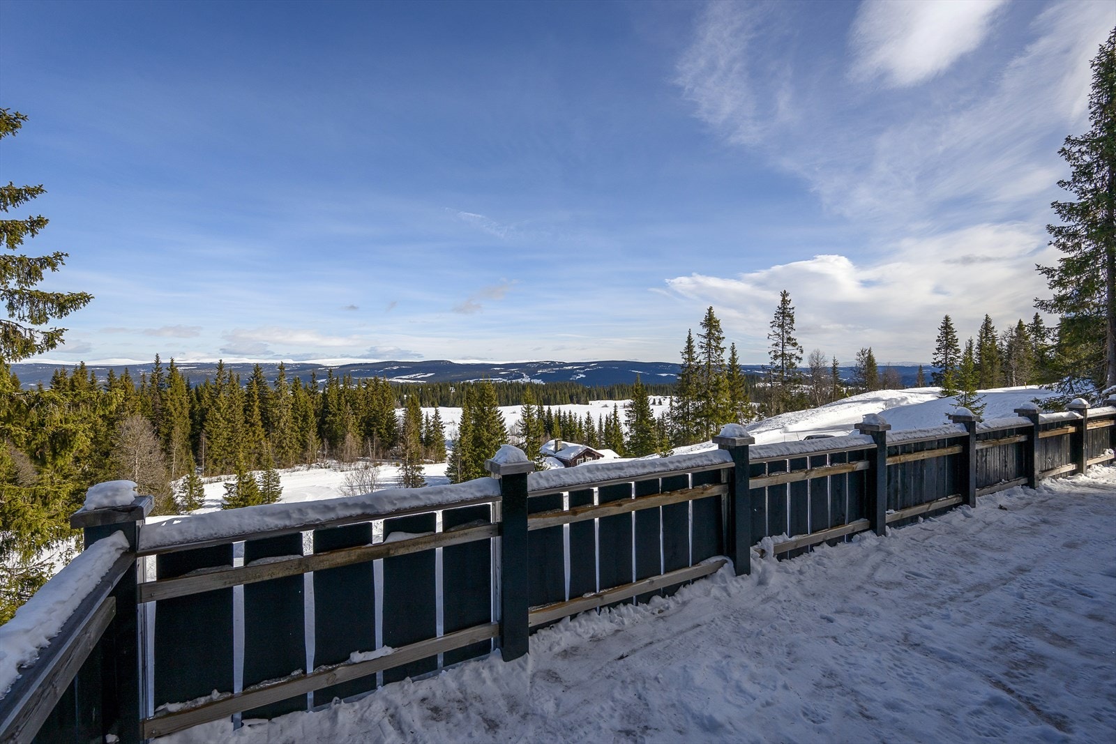 Utsikt fra terrassen. Galleribilde
