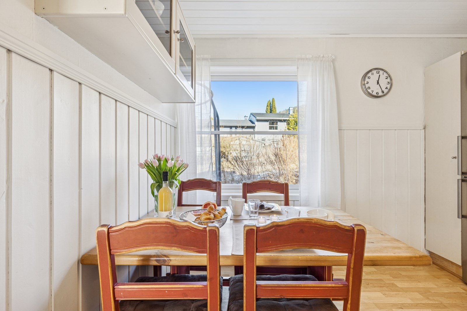 Her har du god plass til de daglige familiemiddagene Galleribilde