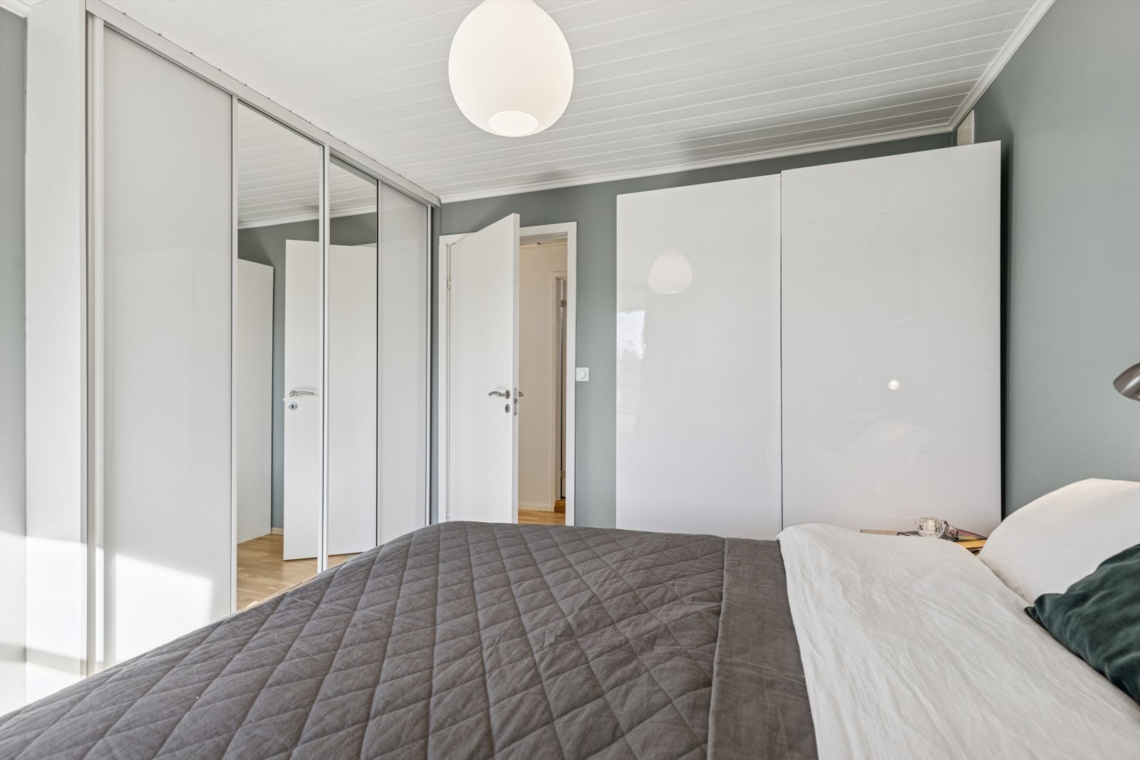 Her har du to gode skyvedørsgarderober Galleribilde