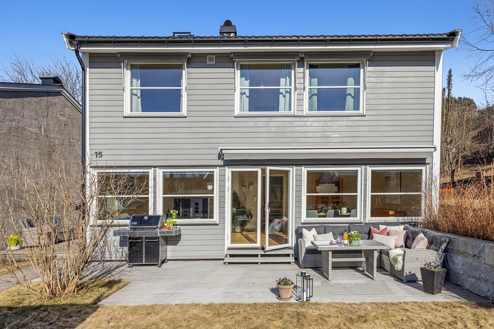 Velkommen til Fiolveien 15 - Innbydende og innholdsrik familiebolig med rolig beliggenhet innerst på boligfeltet Galleribilde