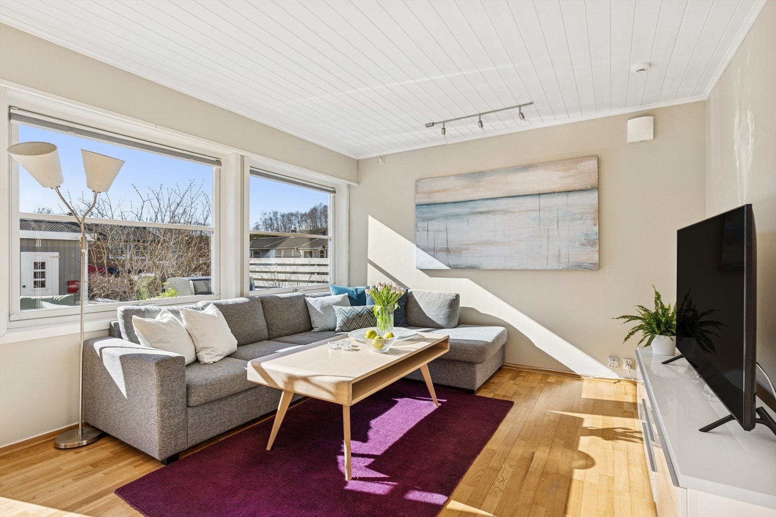 Her har du plass til en stor og romslig sofagruppe Galleribilde