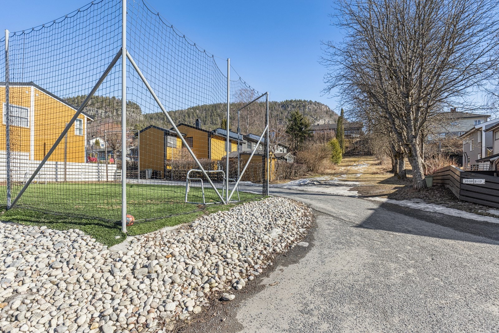 Egen ballbinge - som er et naturlig samlingspunkt for store og små Galleribilde