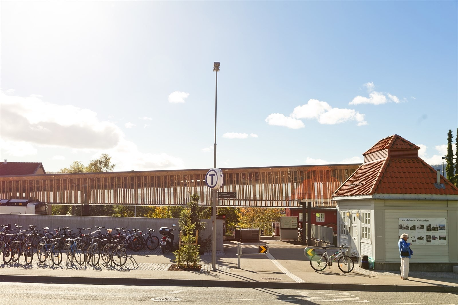 10 min. gange til T-bane på Kolsås, samt bussholdeplass i Brynsveien Galleribilde