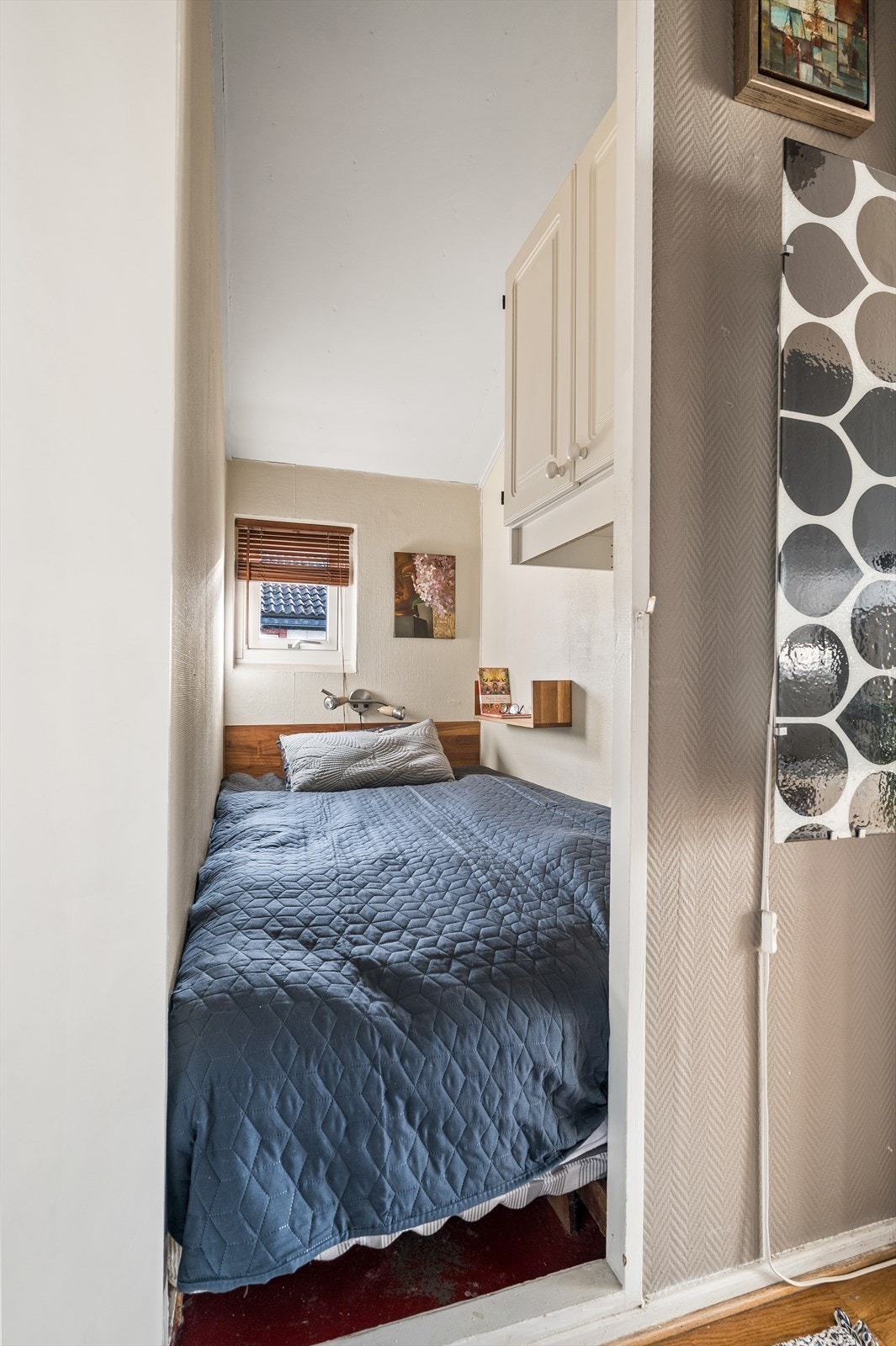 Opprinnelig bod med vindu og benyttes som sovealkove. Galleribilde