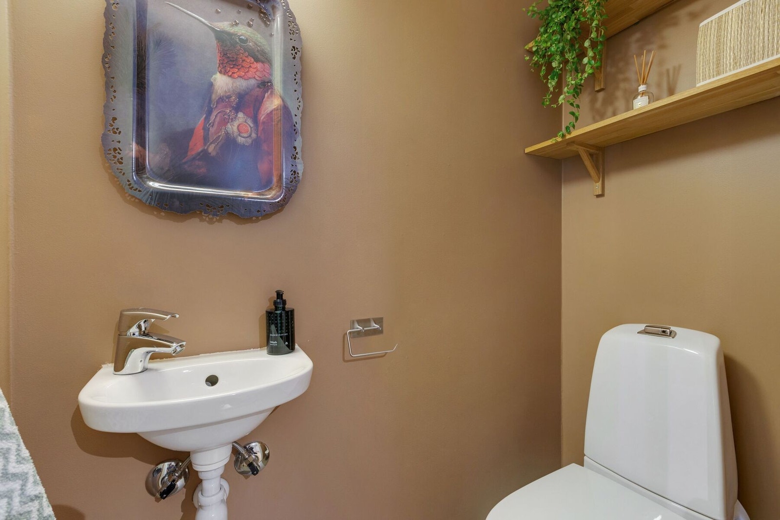 Boligen disponerer i tillegg et separat og praktisk toalett Galleribilde