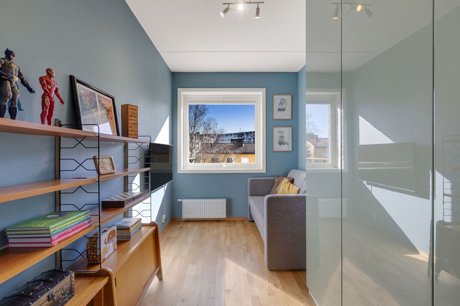 Soverom II er ett lyst og luftig soverom med plass til seng med tilhørende møblement Galleribilde