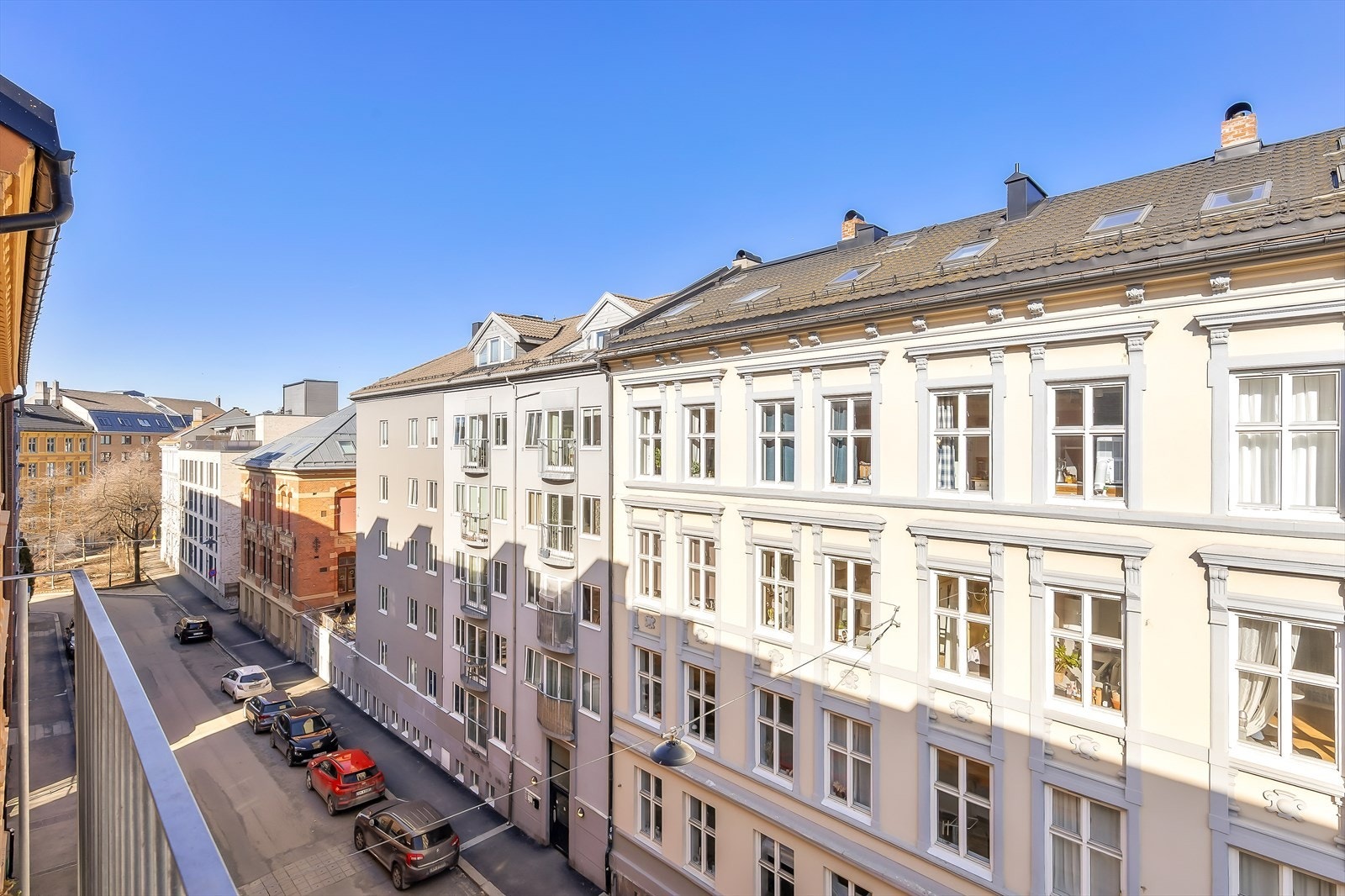 Her får du komforten av et nyere bygg samtidig som du kan skue ut over de klassiske bygårdene i gaten. Galleribilde