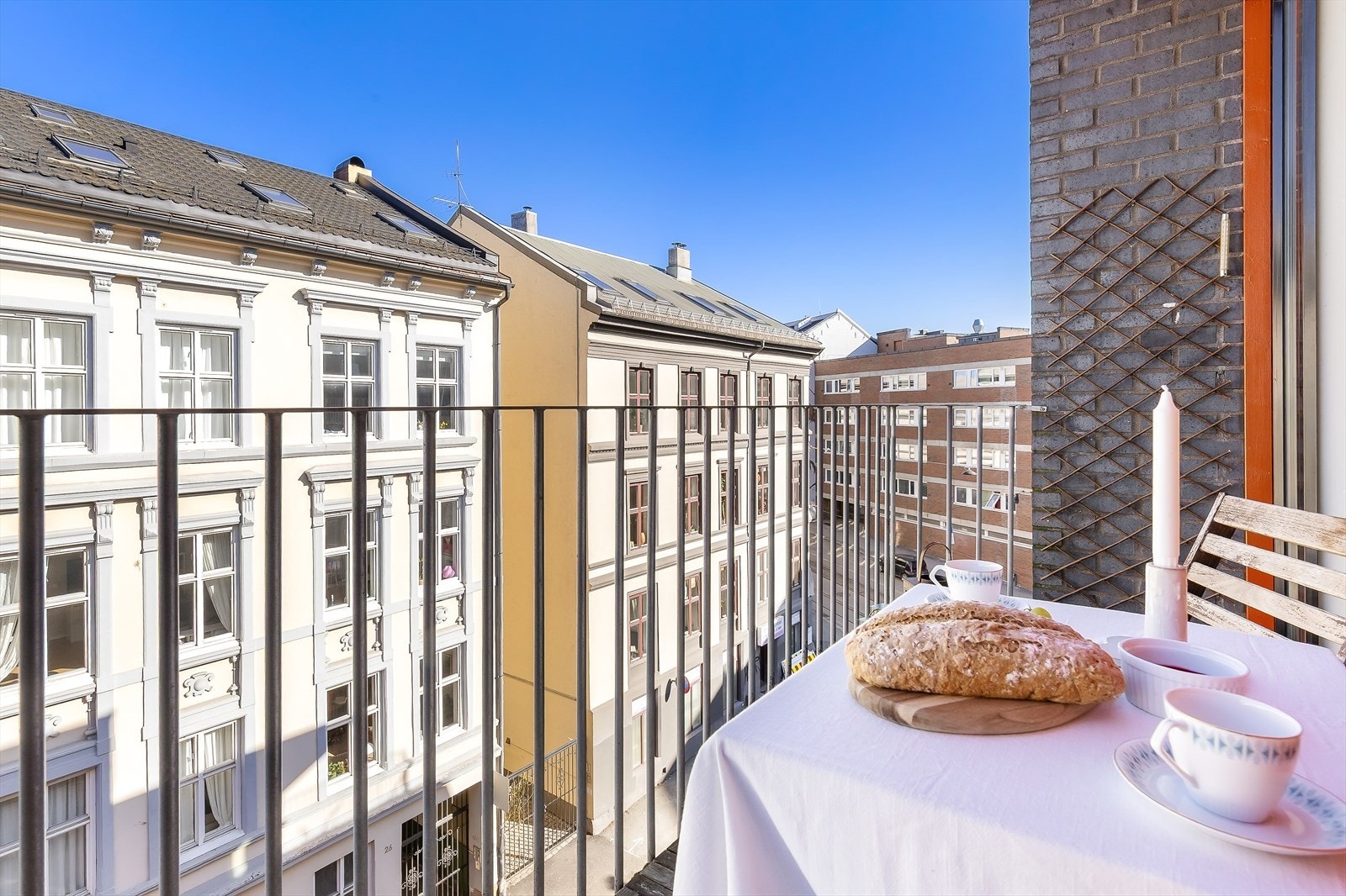 Beliggende midt mellom Sofienbergparken og Botanisk hage er veien heller ikke lang til nærmeste grønne lunge. Galleribilde