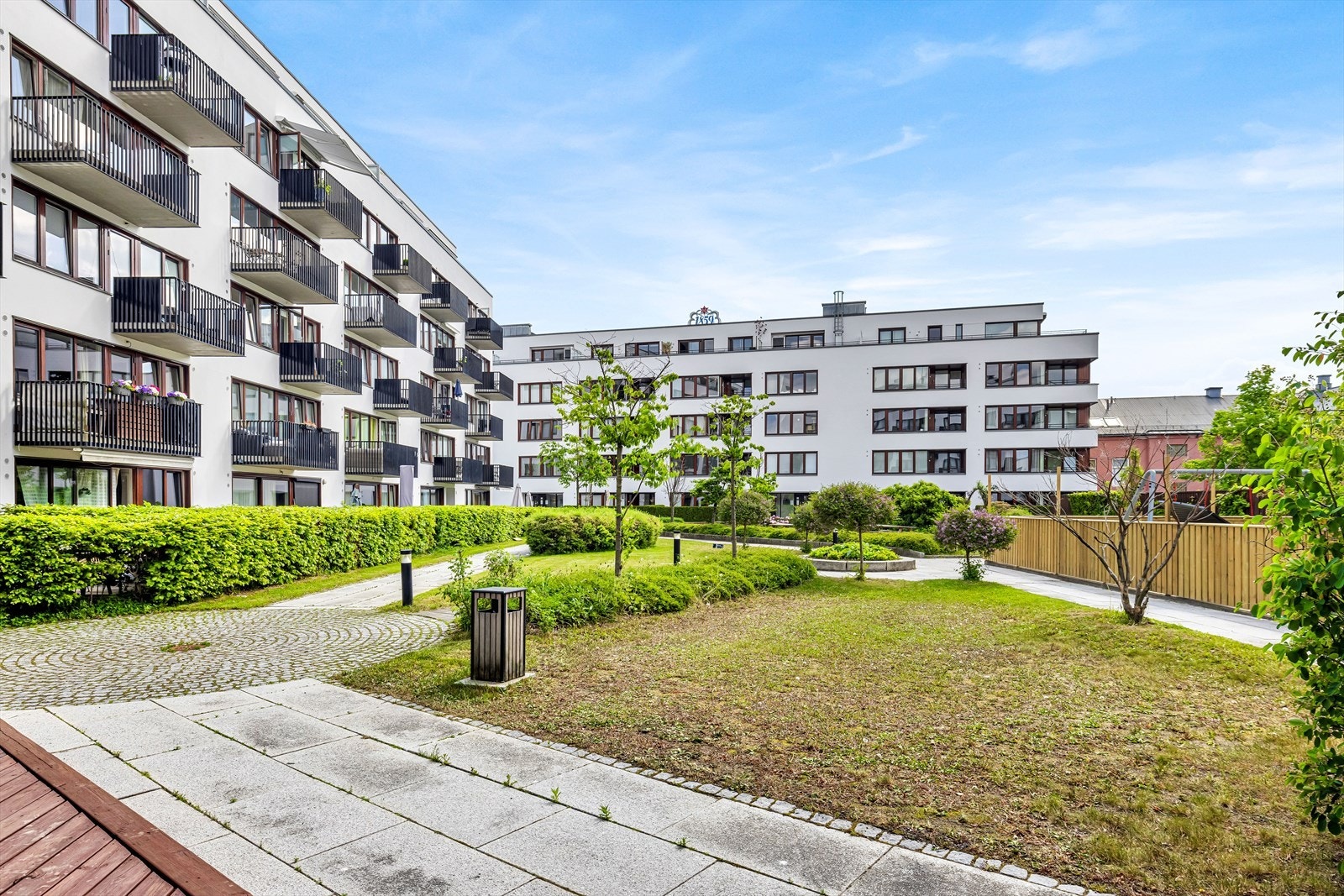 Hyggelig bakgård for gårdens beboere Galleribilde