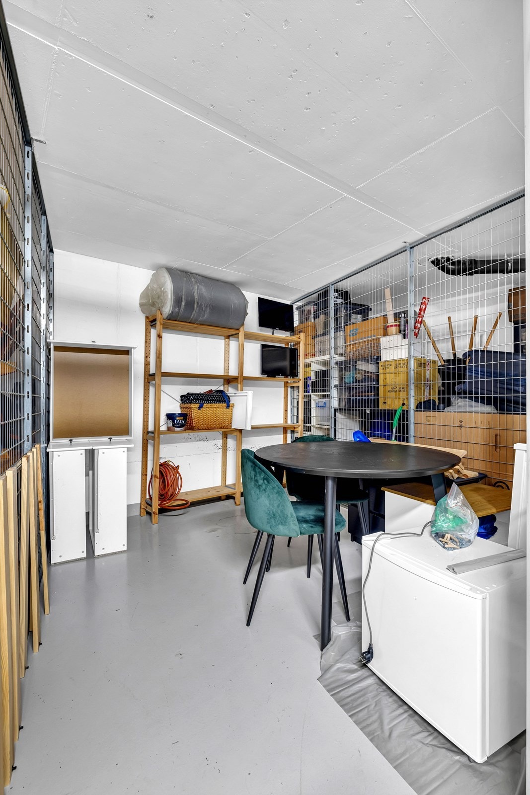 Boligen disponerer stor bod (9 kvm.) Galleribilde