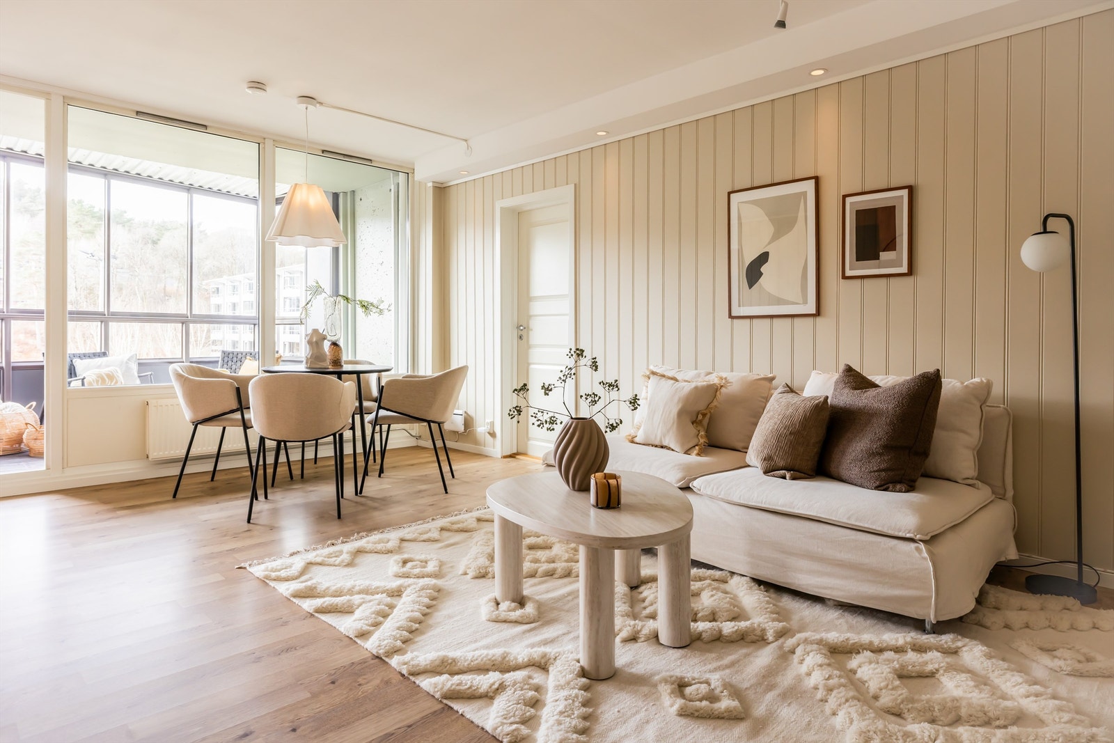 Eiendomsmegler Krogsveen v/ Hilde Brigitte Lilleskare har gleden av å presentere Lyngfaret 3. Innbydende leilighet med fine kvaliteter og god planløsning. Galleribilde