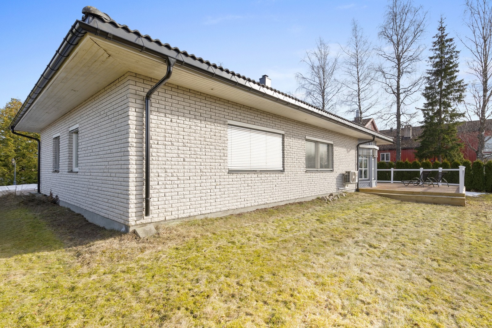 Hagen innbyr til lek og hygge for både barn og voksne. Galleribilde