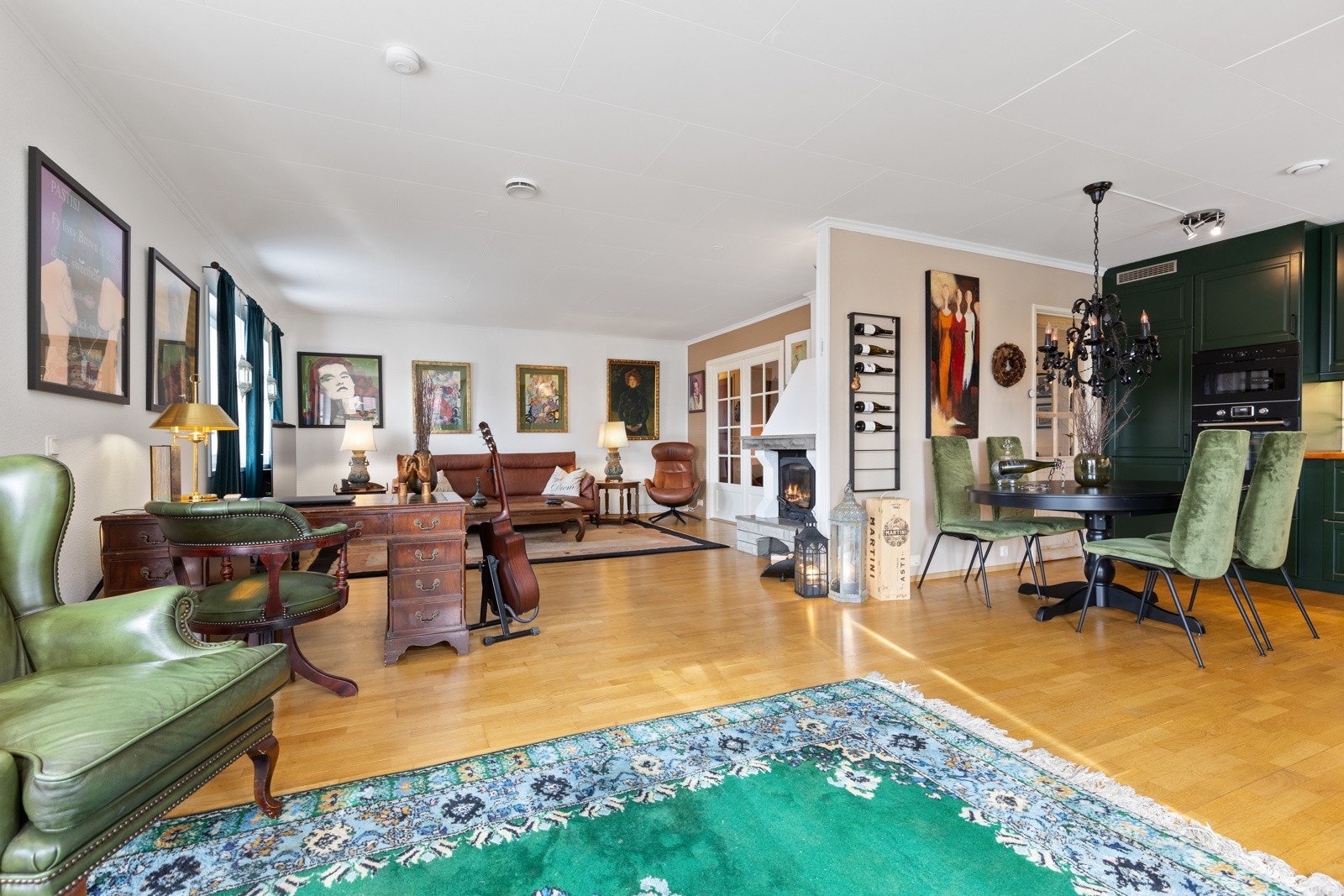 Lys, luftig og åpen planløsning. Galleribilde