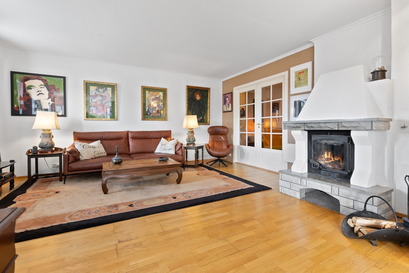 I stuen er det god plass til sofaløsning med tilhørende møblement. Galleribilde