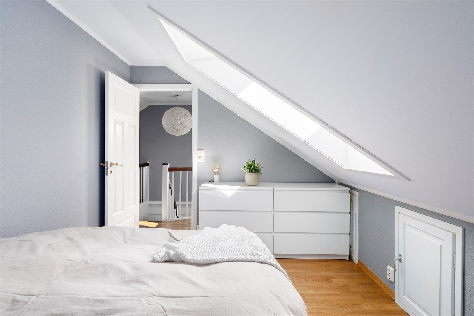 Leiligheten består av to gode soverom. Det er også gode oppbevaringsmuligheter i kryprom på loft. Galleribilde