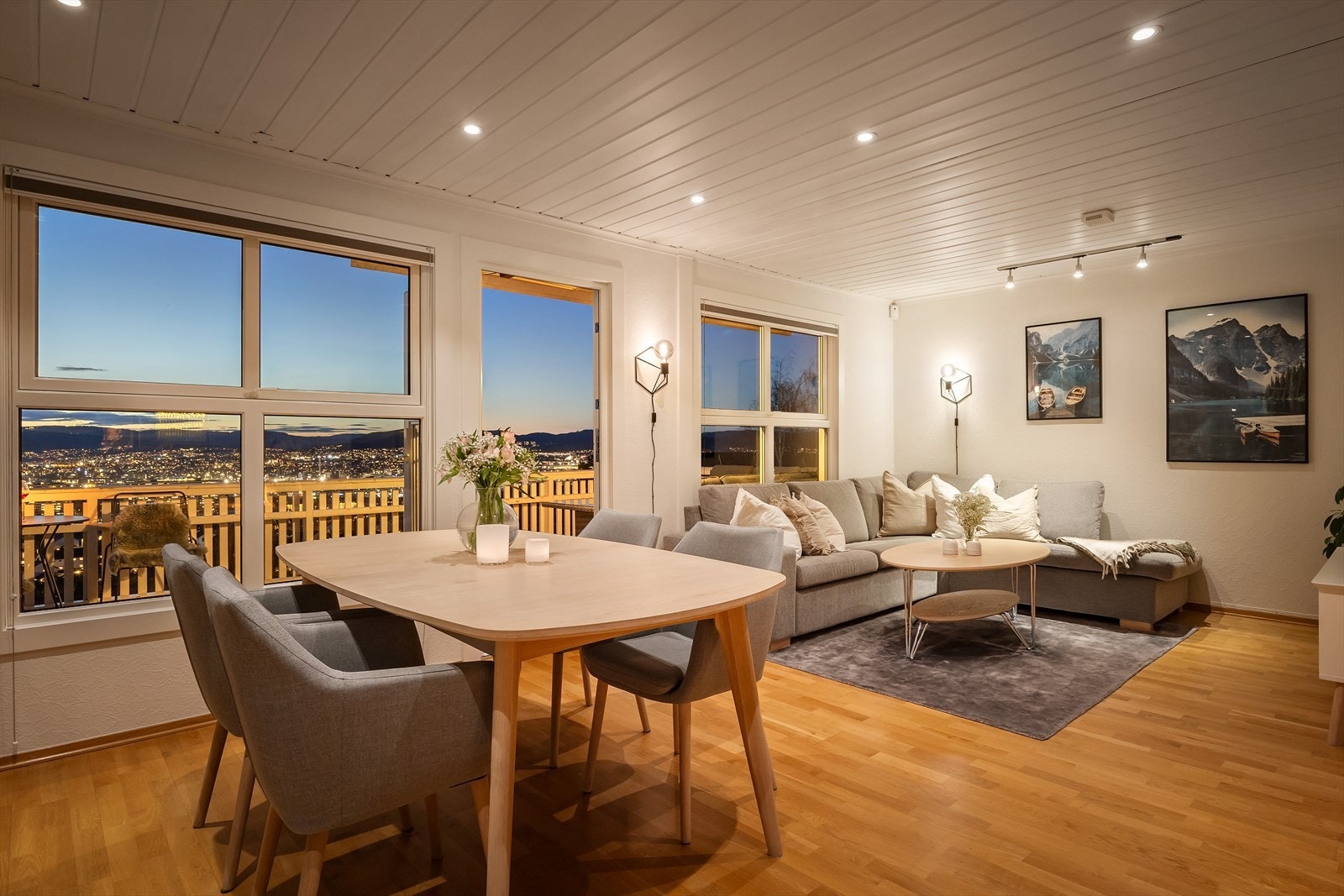 En lekker 3-roms toppleilighet over to plan med fantastisk utsikt over Oslo. Galleribilde