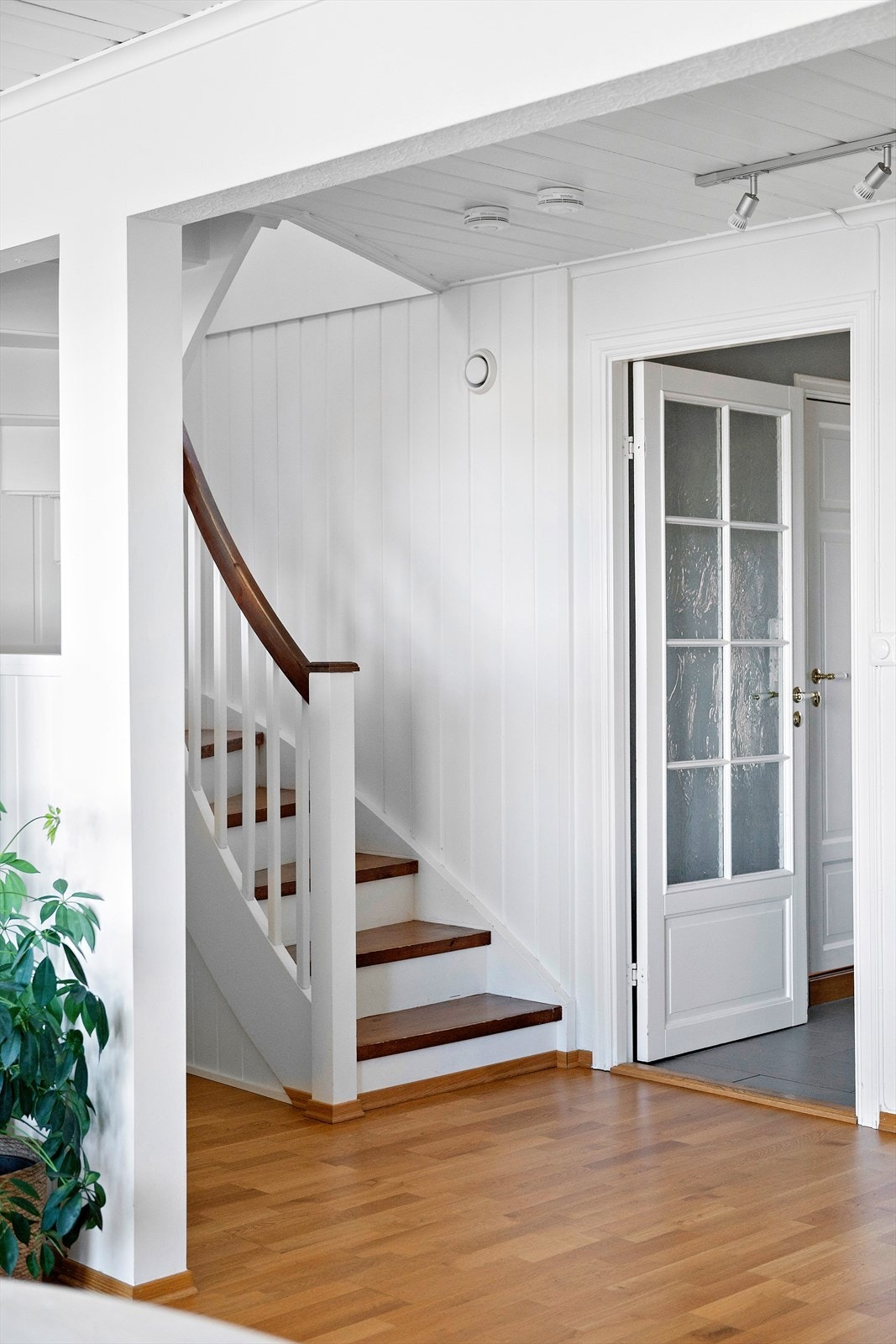 Hovedetasje består av stue, kjøkken, bad og entrè. Galleribilde