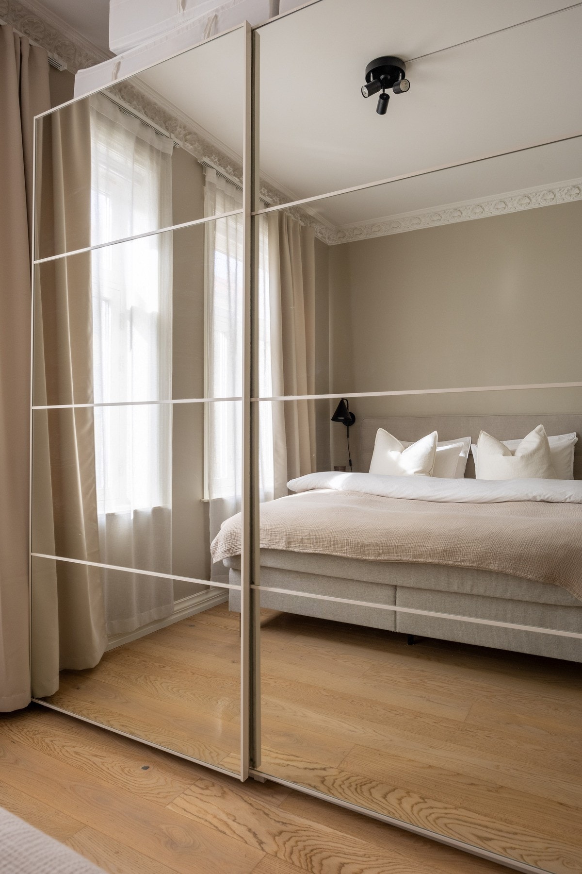 Medfølgende garderobeskap. Galleribilde