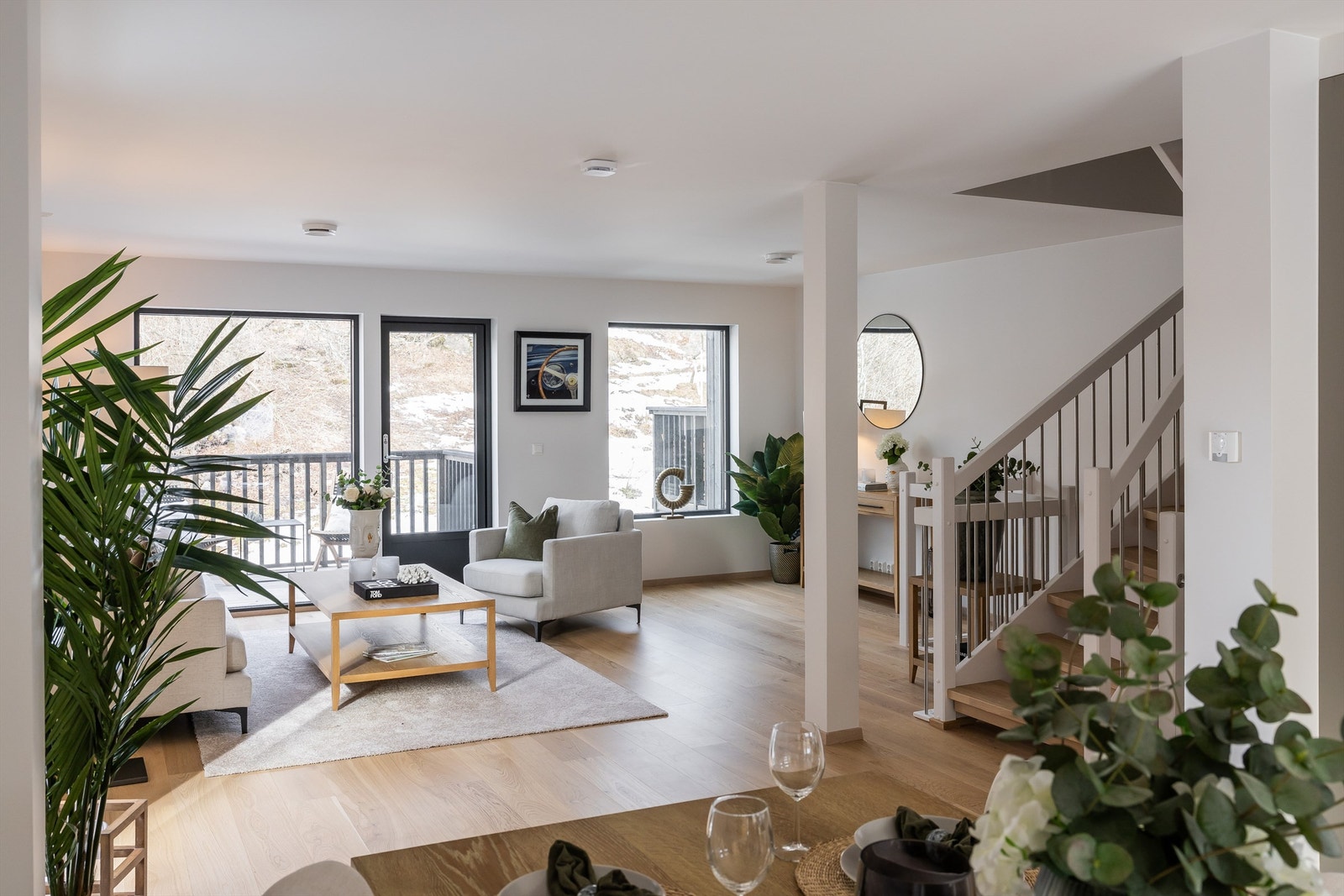 I stuen har man god plass til sofagruppe samt tilhørende møblement. Galleribilde