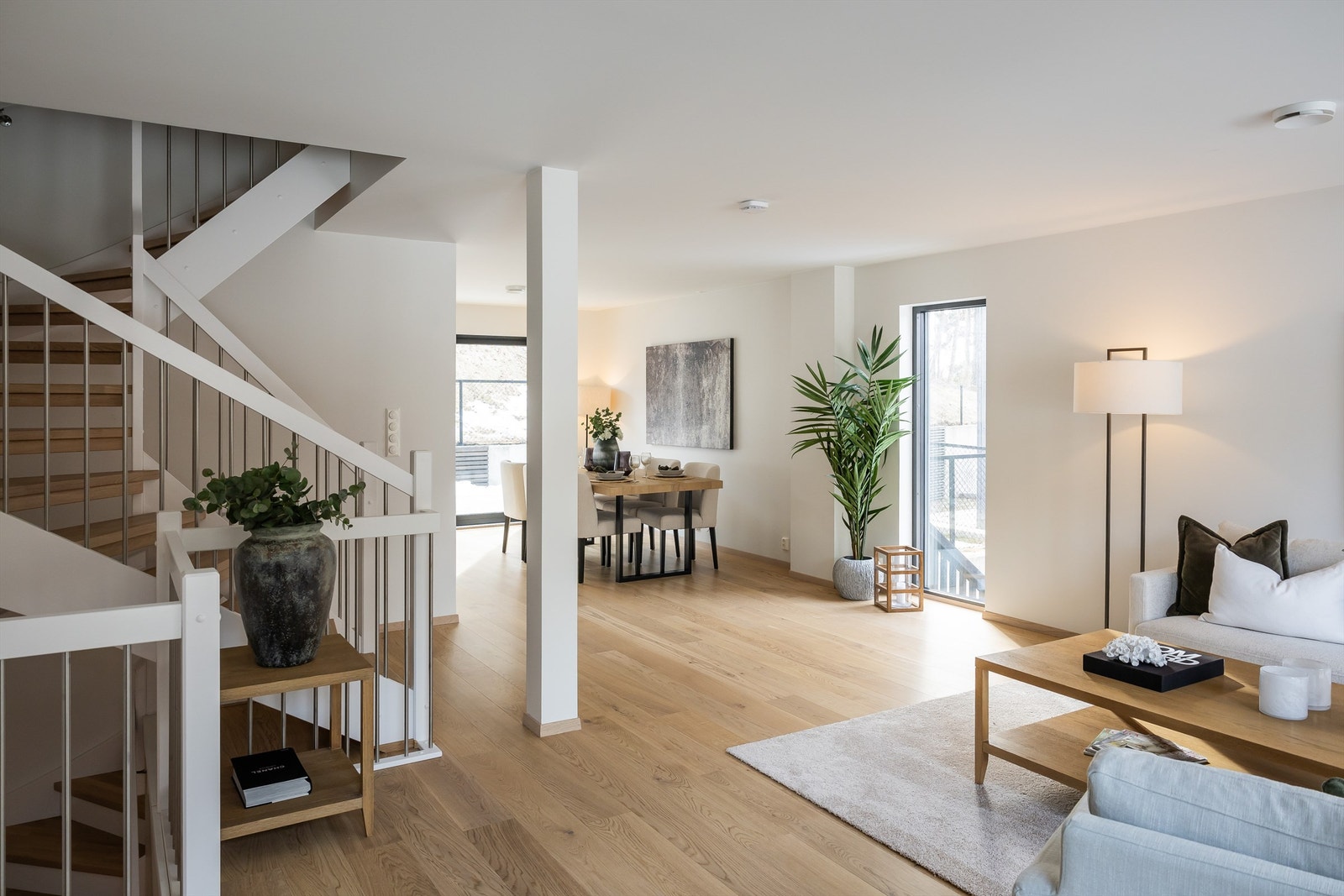 Stor vinduesflater sørger for rikelig med lysinnslipp. Galleribilde