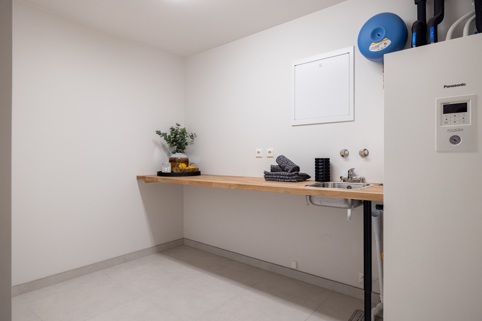 Vaskerom/tekninsk rom. Herfra kommer man inn til garasjen. Galleribilde