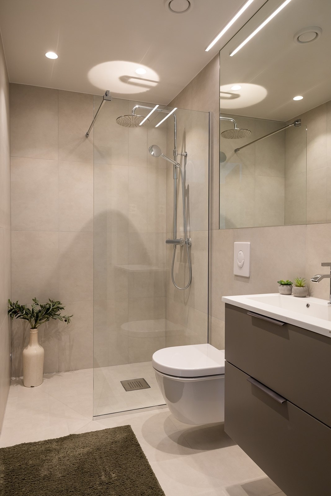 Baderom tilknyttet hovedsoverom. Galleribilde