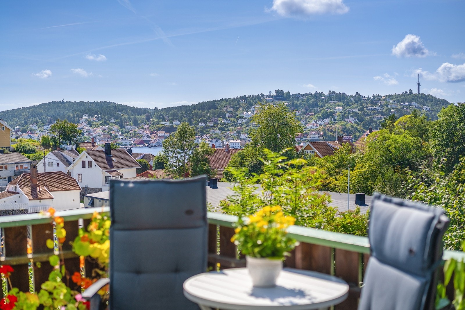 Utsikt mot Hisøy fra terrassen Galleribilde