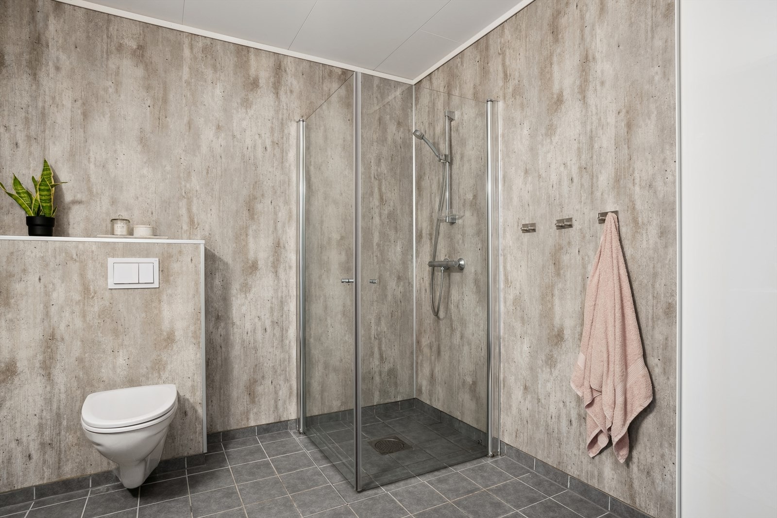 Praktiske innfellbare dusjdører. Galleribilde