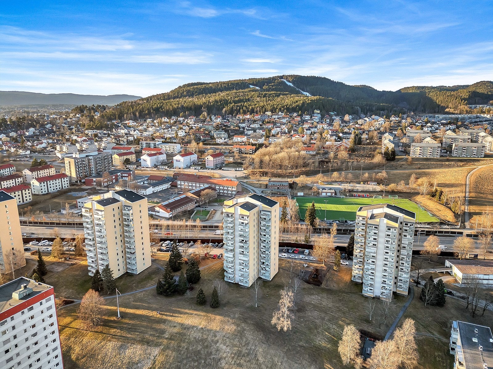 Her vil du bo i rolige omgivelser i bydel Bjerke, med kort vei til både sentrum og marka. Galleribilde