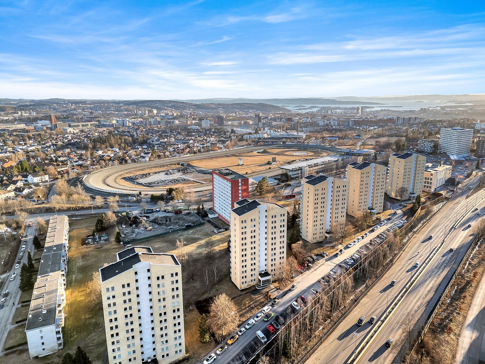 Her vil du bo i rolige omgivelser i bydel Bjerke, med kort vei til både sentrum og marka. Galleribilde