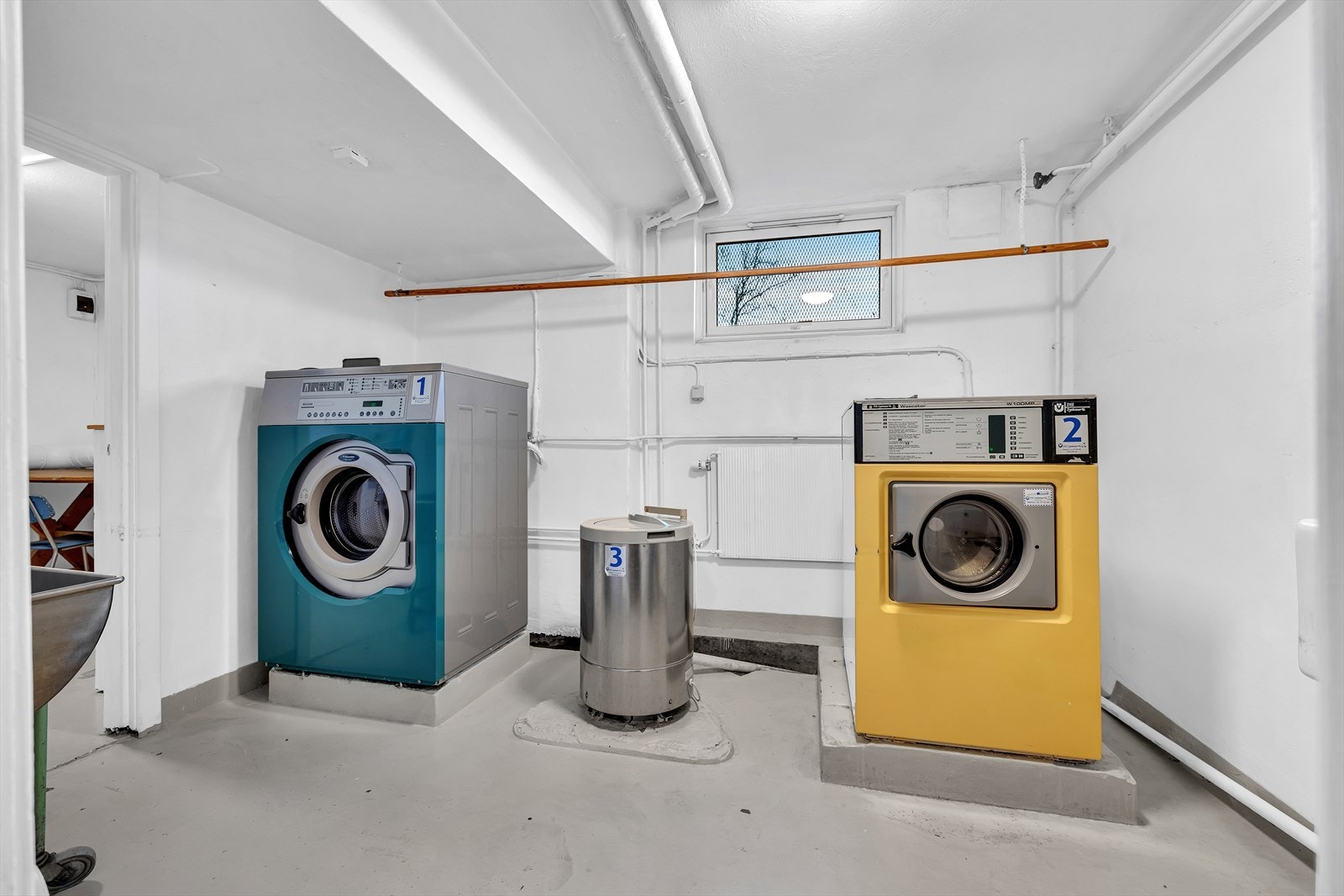 Beboere har tilgang til fellesvaskeri i kjelleren. Galleribilde