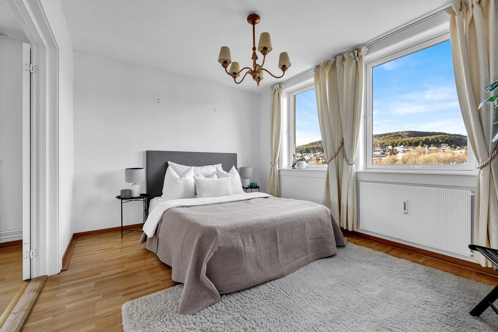 Dersom man kun trenger 2 soverom kan dette rommet benyttes som spisestue i forlengelse av stuen. Galleribilde