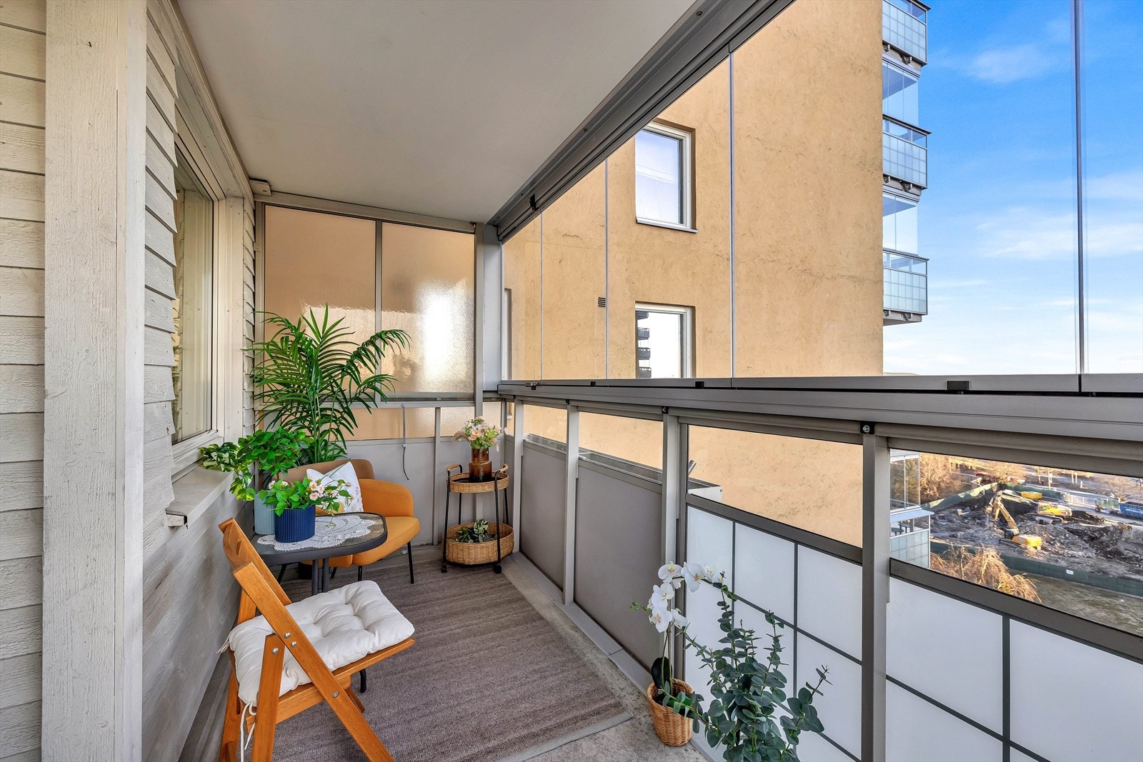 Det er god plass til utemøbler og grill på balkongen. Galleribilde