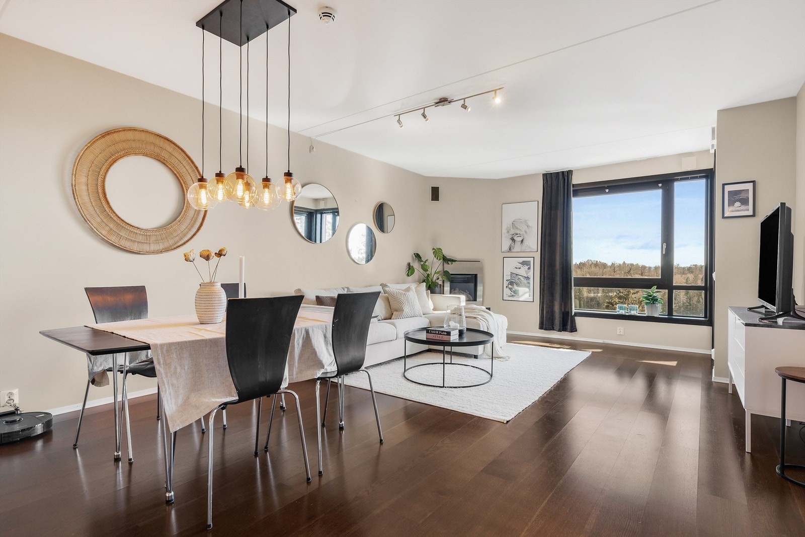 Velkommen til Åstadryggen 9, presentert av Terje Tveit i Krogsveen. Galleribilde