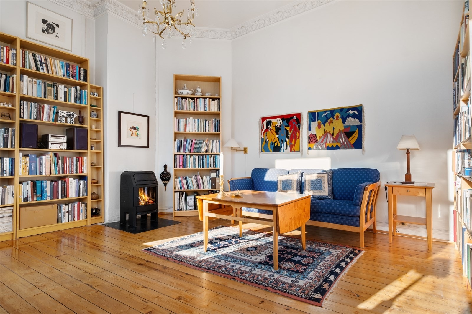 Leiligheten har lysmalte vegger Galleribilde