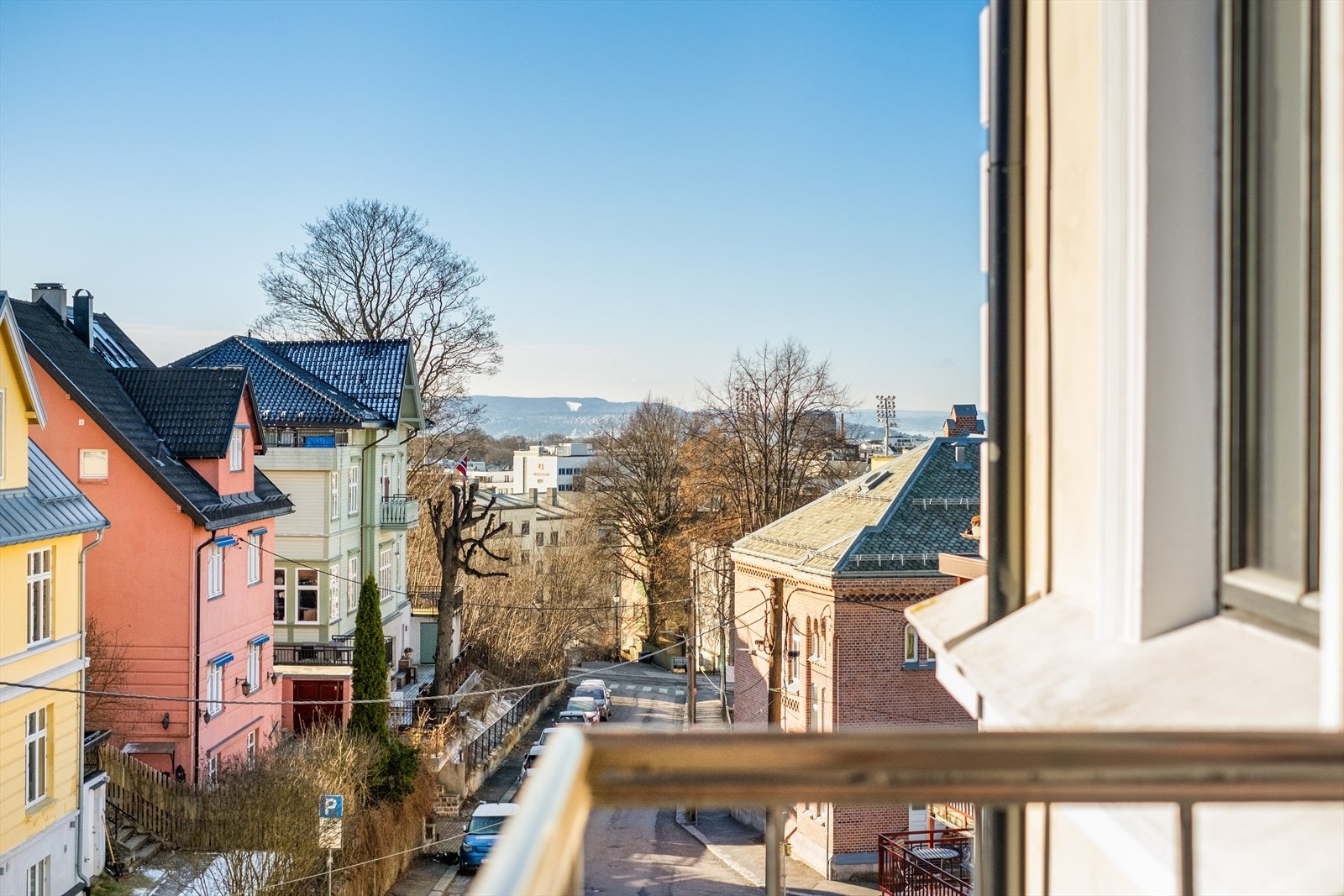 Det er god utsikt fra balkongen Galleribilde