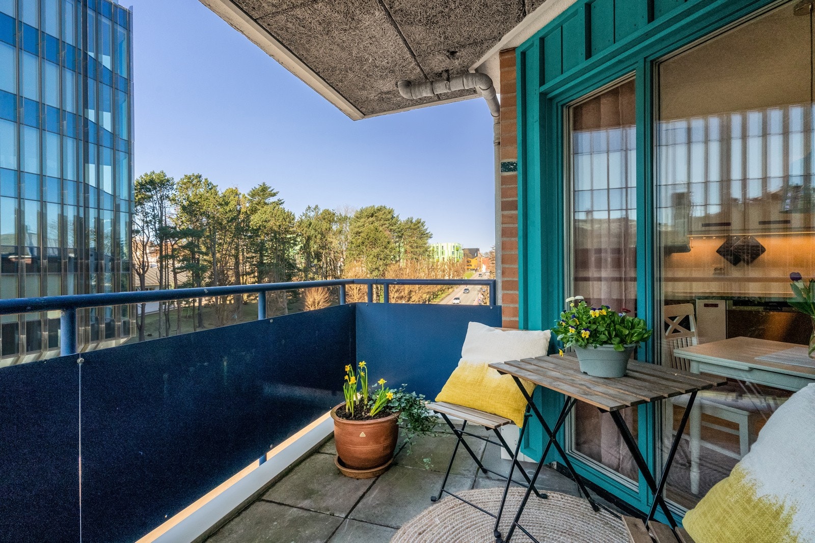 Velkommen til en lys og innholdsrik 3-roms leilighet med en romslig balkong. Galleribilde