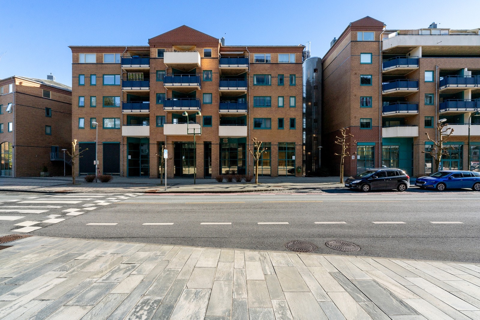 Boligen har en ettertraktet og sentral beliggenhet med umiddelbar nærhet til sentrum. Galleribilde