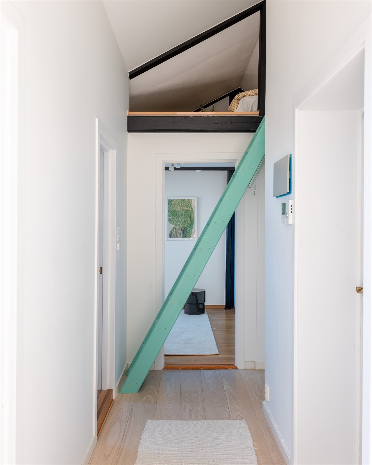 I entréen er det montert stige opp til hems. Galleribilde