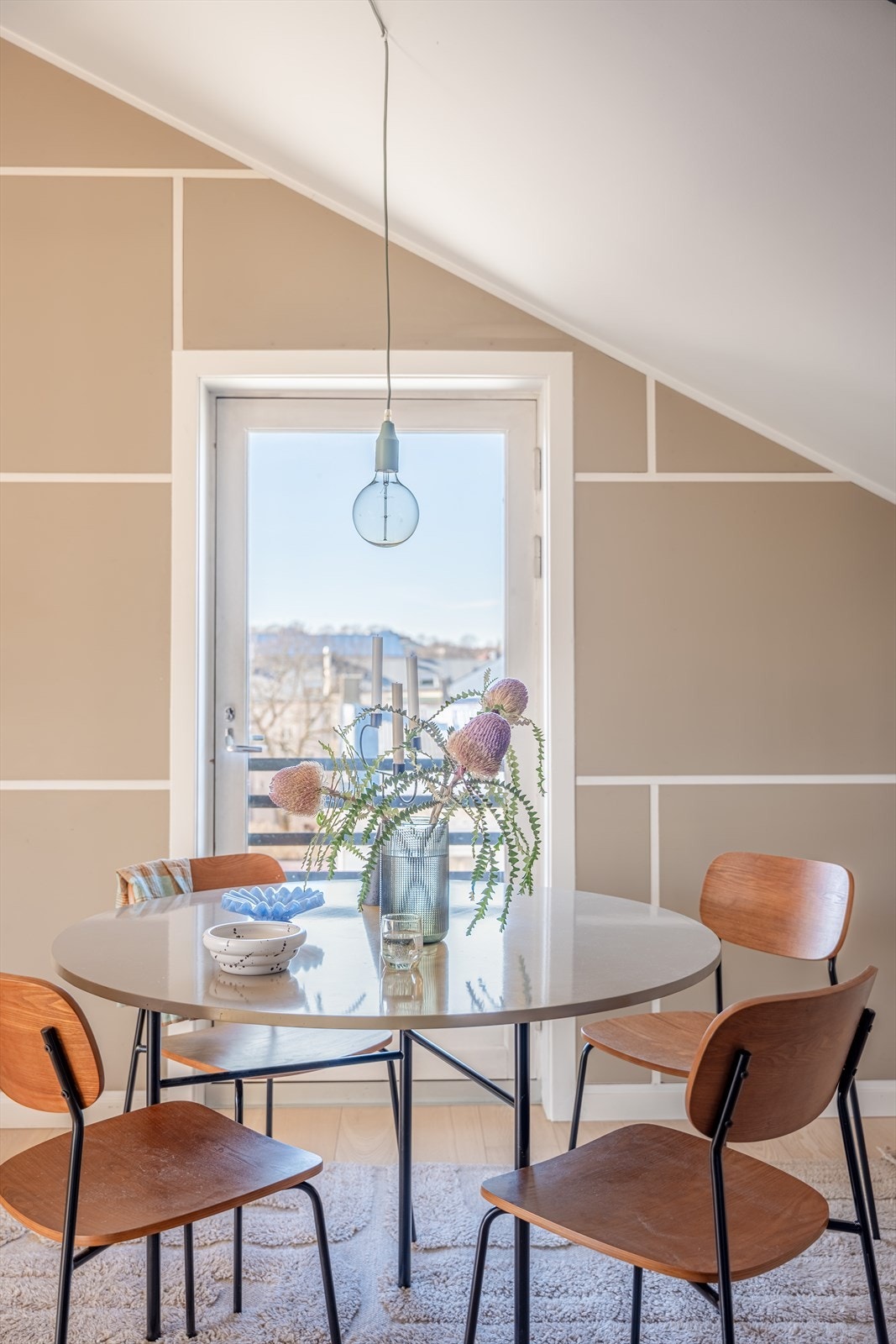 Fra spisestuen er det i tillegg en fransk luftebalkong. Galleribilde