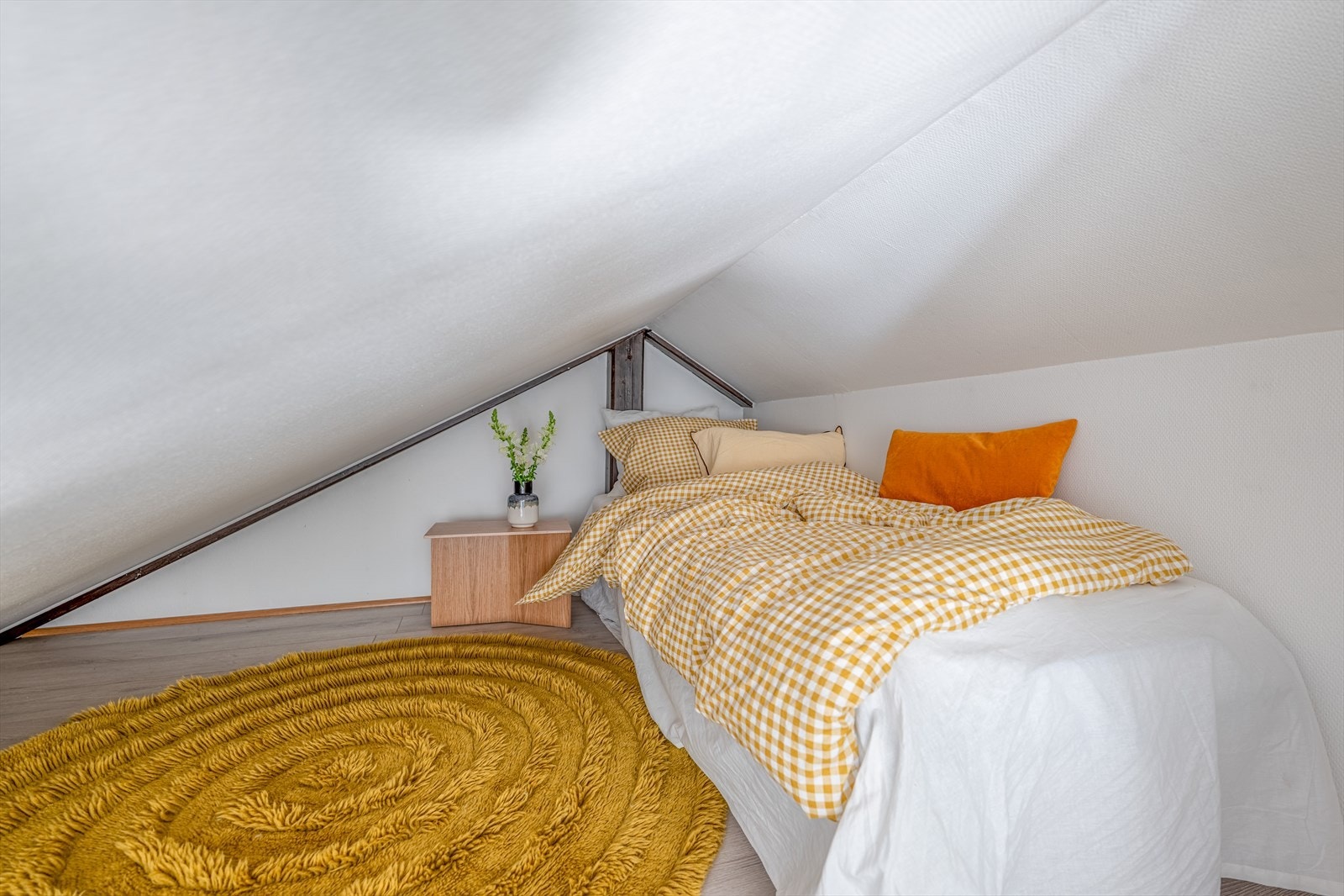 Praktisk hems med gulvareal på ca. 7,7 m². Galleribilde