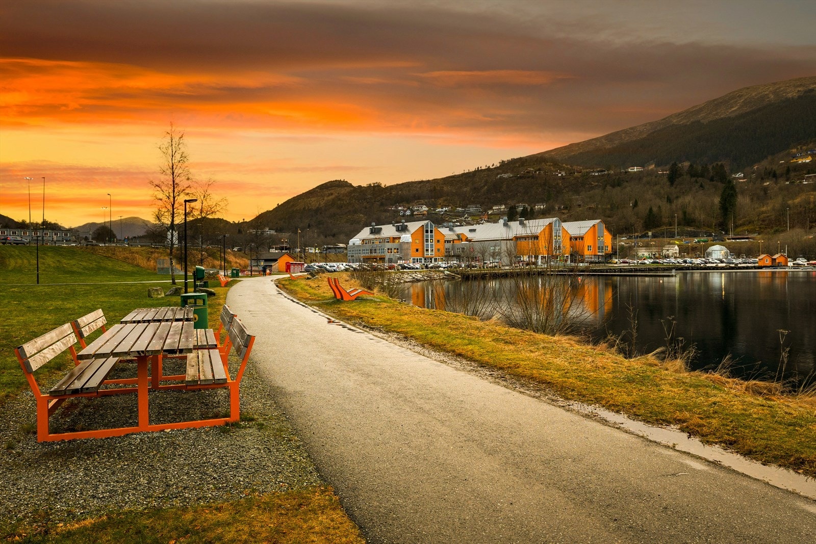 Indre Arna kan by på fine turstier, både langs sjø, elv og i fjellet. Her er det gode rekreasjonsmuligheter. Galleribilde